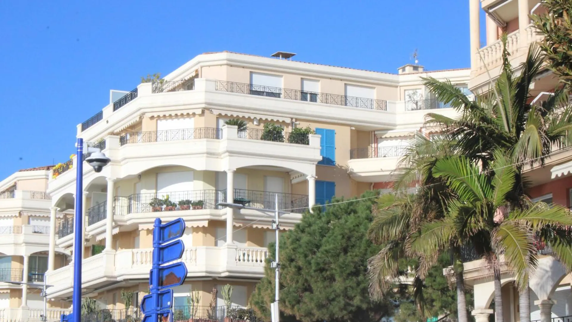 Victoria Palace Menton 0*,